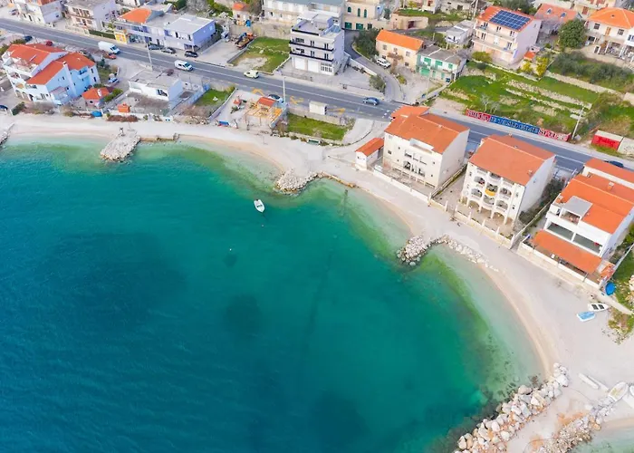 아파트 Danijela 예세니체